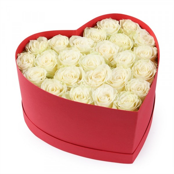 Коробка в форме сердца из роз